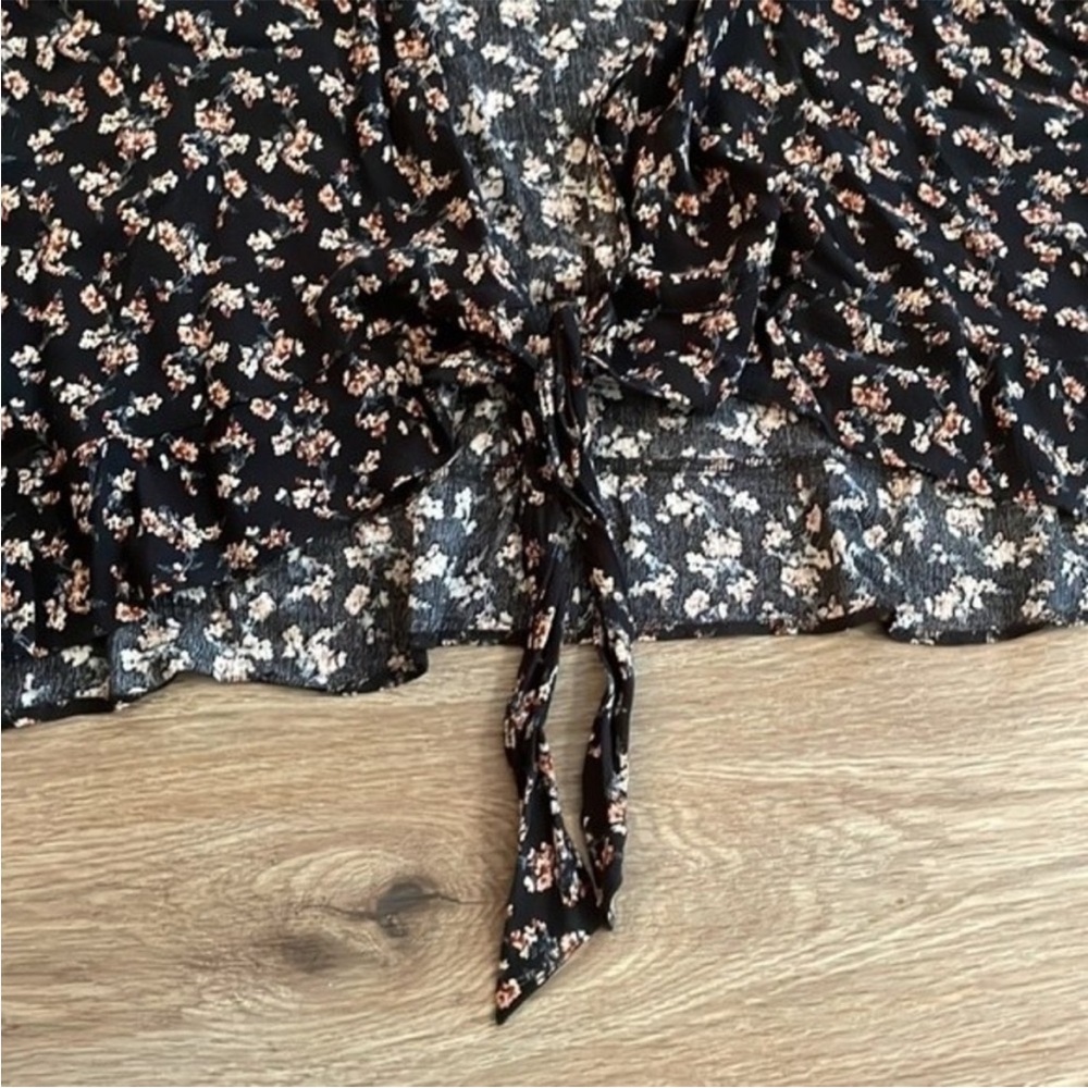 American Eagle Outfitters Floral Kimono Tie Front and Ruffle - Picture 3 of 9